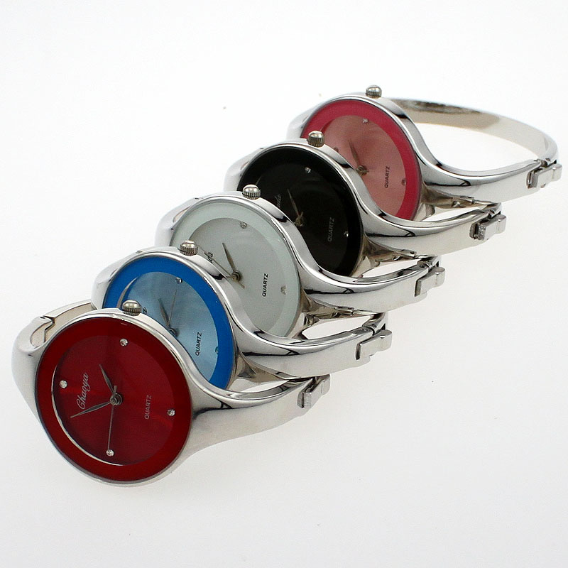 Montre manchette en acier inox - Luxury Watch Female avis et prix